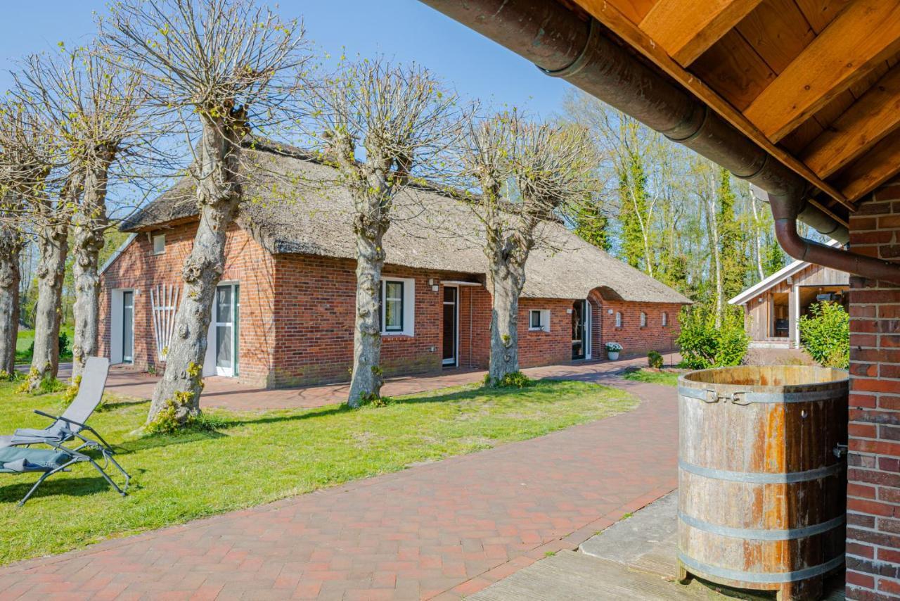 Вилла Reetdach Ostfriesenhaus Sudbrookmerland Экстерьер фото